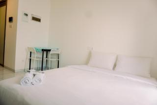 Minimalist and Nice Studio at Sky House Alam Sutera Apartment By Travelio - 7