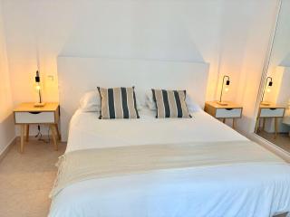 Marbella Beachside Apartment - 1 Min Walk to beach - 6
