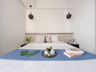 Luxurious 2BR at West Vista Apartment By Travelio - 4