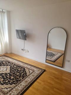 2 beds flat centrally located 2 mins from station - Romford - 1