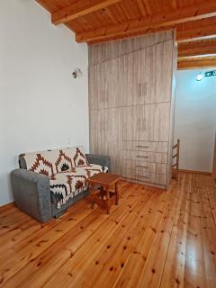 Traditional house in the centre of Kymi - Kími - 1