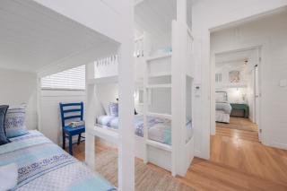 Sea Sage Cottage Family Stay by Beach & Shops - 8