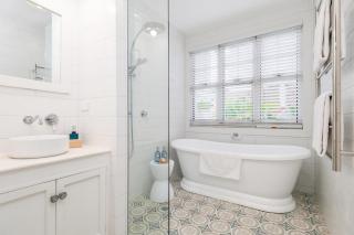 Sea Sage Cottage Family Stay by Beach & Shops - 2