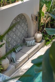 Yuko, Tropical Bliss 2BR Villa, Short Stroll to Beach - Canggu - 1