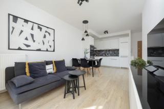 Exceptional Apartment for 4 Guests with Parking by Noclegi Renters - Varsavia - 0