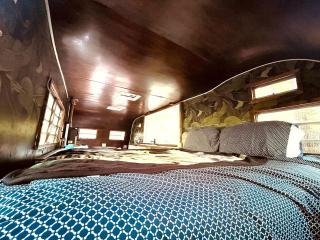 Romantic Glamping Getaway in a Pet Friendly Caravan, Ideal to Explore Hudson Valley - - 0