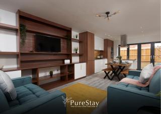 Stunning 5 Bed House By PureStay Short Lets & Serviced Accommodation Manchester With Parking - Manchester - 0