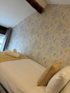 The Cottage on the Square, Wensley - Derbyshire Country Cottage. - 2