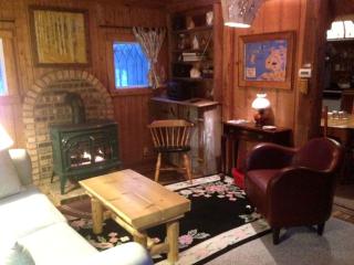 Charming and Secluded Log Cabin Rental on Small Farm near Lake Michigan - Harbor Springs - 6