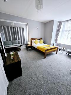 A-N-G Apartments - Parking EV 22kW by the Beach, Canoe Lake & South Parade Pier - 0