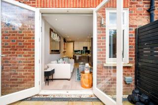 The Bohemian Rhapsody, Hampstead - by Out of office Lifestyle - Londra - 2