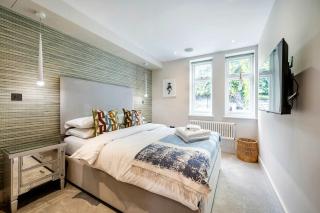 The Bohemian Rhapsody, Hampstead - by Out of office Lifestyle - Londra - 1