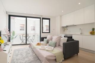 HostWise Cozy Studio with Balcony and Garage - Leça da Palmeira - 0