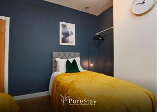 BIG Contractor House with 6 Beds & Free Parking by PureStay - 7 night min! - 6