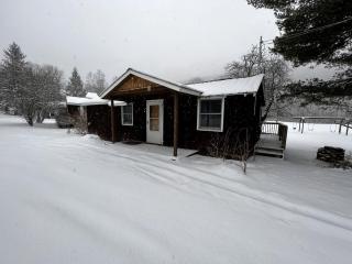 Homey Pet-Friendly Cabin Rental for Groups in the Catskills - Big Indian - 0
