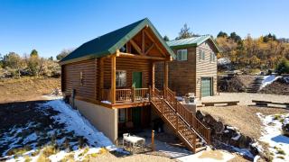 Stunning Cabin Rental for Glamping Escapes Between Bryce Canyon and Zion National Park - Alton - 0