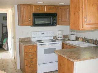 Cozy Cottage Rental for Eight with Lake Views in New Braunfels, Texas - New Braunfels - 4