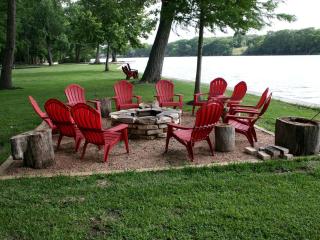 Cozy Cottage Rental for Eight with Lake Views in New Braunfels, Texas - New Braunfels - 2