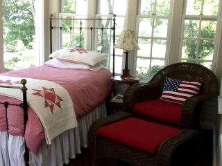 Secluded Country Cabin Rental with Beautiful Garden Space near Fayetteville, Arkansas - Elkins - 6