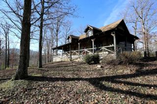 Rustic Cabin with Large Deck near Franklin, Tennessee - Fairview - 9
