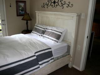 Spacious 10-Person Cabin Rental on Lake Dunlap near Austin, Texas - New Braunfels - 8