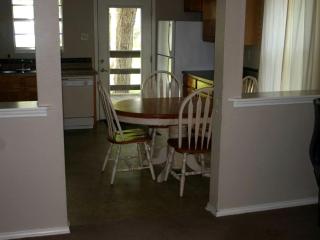 Spacious 10-Person Cabin Rental on Lake Dunlap near Austin, Texas - New Braunfels - 6