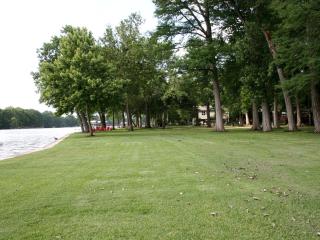 Spacious 10-Person Cabin Rental on Lake Dunlap near Austin, Texas - New Braunfels - 2