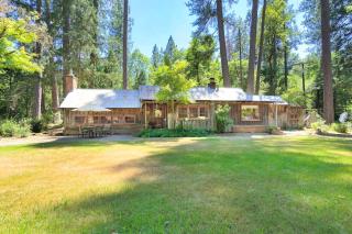 Sleek Creekside Cabin Rentals Ideal for Getaways from San Francisco, California - - 0