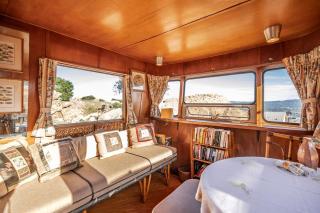 Vintage Glamping Travel Trailer with Views of San Fernando Valley near Los Angeles, California - 8