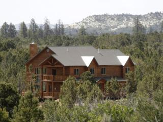 Western Cabin Surrounded by Sublime Natural Beauty near Zion National Park in Utah - Mount Carmel - 8