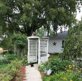 Comfortable Room Rental for a Vacation in Poweshiek County, Iowa - - 5