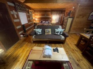 Enchanting Log Cabin in the Woods just Outside of Gatlinburg, Tennessee - Sevierville - 8