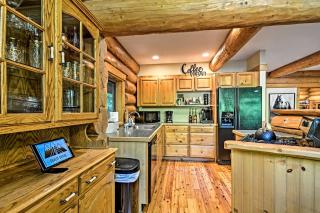 Gorgeous Log Cabin for Group Getaways to Shanty Creek Resort, Michigan - 8
