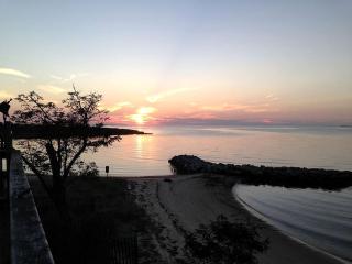 Bayfront Cottage Rental with a Private Beach on Virginia's Eastern Shore - Onancock - 0