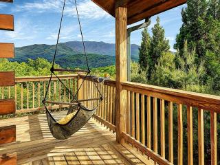 Luxury Log Cabin with Hot Tub and Panoramic Views of the Great Smoky Mountains - Gatlinburg - 4
