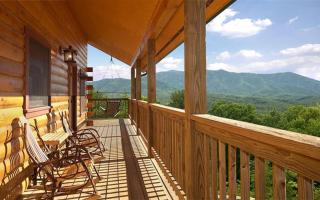Luxury Log Cabin with Hot Tub and Panoramic Views of the Great Smoky Mountains - Gatlinburg - 3