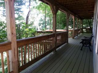 Cozy Smoky Mountain Cabin Retreat in Maggie Valley, North Carolina - Maggie Valley - 9