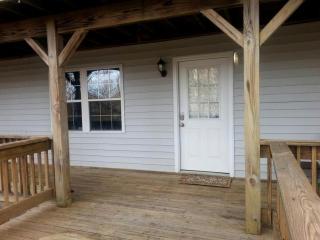 Cozy Smoky Mountain Cabin Retreat in Maggie Valley, North Carolina - Maggie Valley - 3