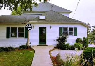 Spacious Vacation Rental for 22 Guests in a Rural Setting in Montezuma, Iowa - - 0