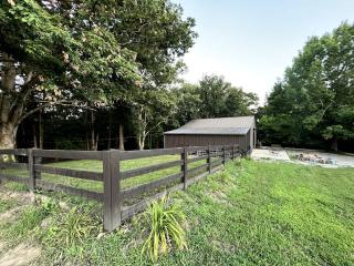 Private Secluded Barn with Comfy Interior and Fire Pit in Tennessee - 1