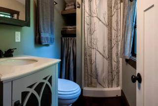 Unique Cabin Rental Nestled in Four Acres of Forest in Rhododendron, Oregon - Rhododendron - 3