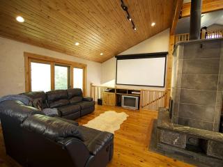 Stately and Unique Cabin Rental with a Wood-Burning Stove near Logan, Utah - Smithfield - 6