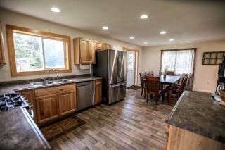 Spacious Family Cabin with Scenic Views near the Kenai River in Alaska - 1