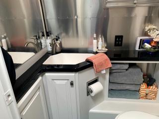 Huge Airstream is Perfect for a Family Getaway - Charlotte - 0
