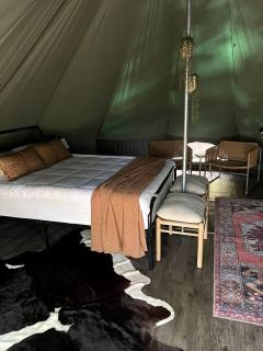 Spacious Equipped Bell Tent with Deck, Fire Pit and Picnic Space in Tennessee - 9