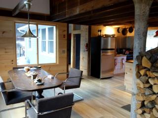 Charming Cabin Getaway with a Wood-Burning Stove in Chesterfield, Massachusetts - Chesterfield - 7