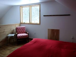 Charming Cabin Getaway with a Wood-Burning Stove in Chesterfield, Massachusetts - Chesterfield - 2