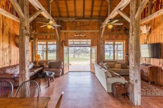 Glamping Cabin Rental for Groups on Lake Buchanan in Texas Hill Country - Bluffton - 5