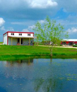 Cozy Cottage near Austin Overlooking a Pond - - 2