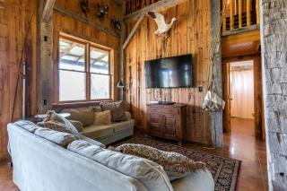 Glamping Cabin Rental for Groups on Lake Buchanan in Texas Hill Country - Bluffton - 1